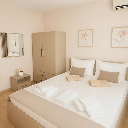 Bay View Feriehus Topola